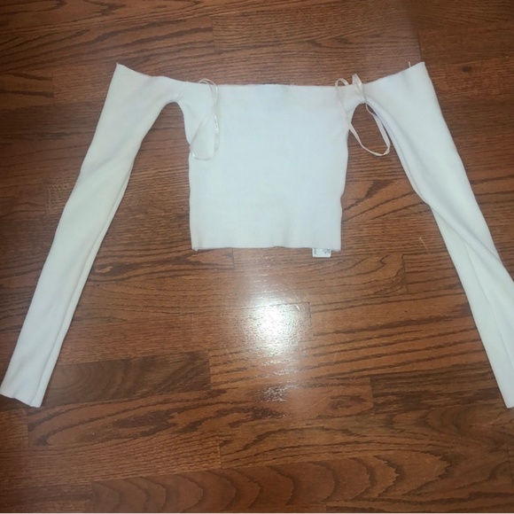 Off the shoulder Crop Top - Picture 2 of 2